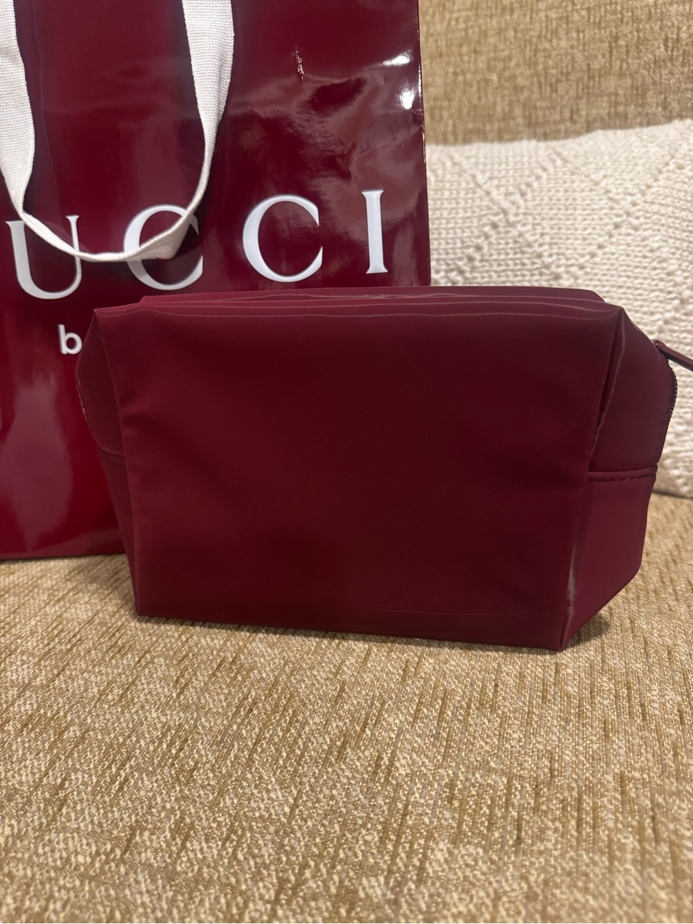 NEW AUTHENTIC GUCCI BEAUTY TOILETRY COSMETIC ZIPPERED POUCH W/ SHOPPING BAG - Picture 4 of 10